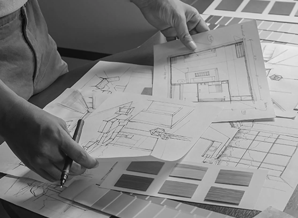 設計資料を確認する様子